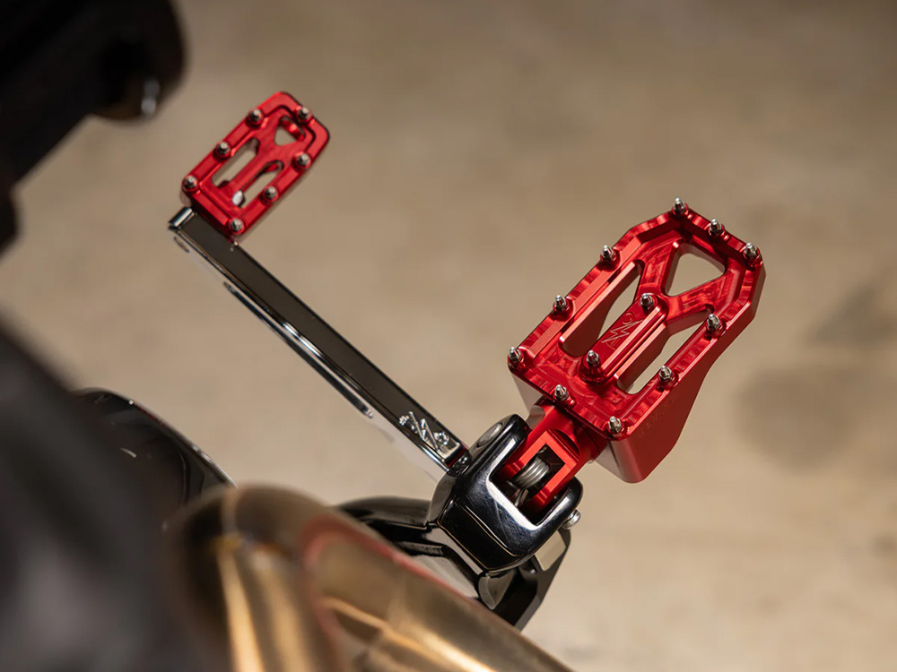 Footpegs; Aggressor, Red