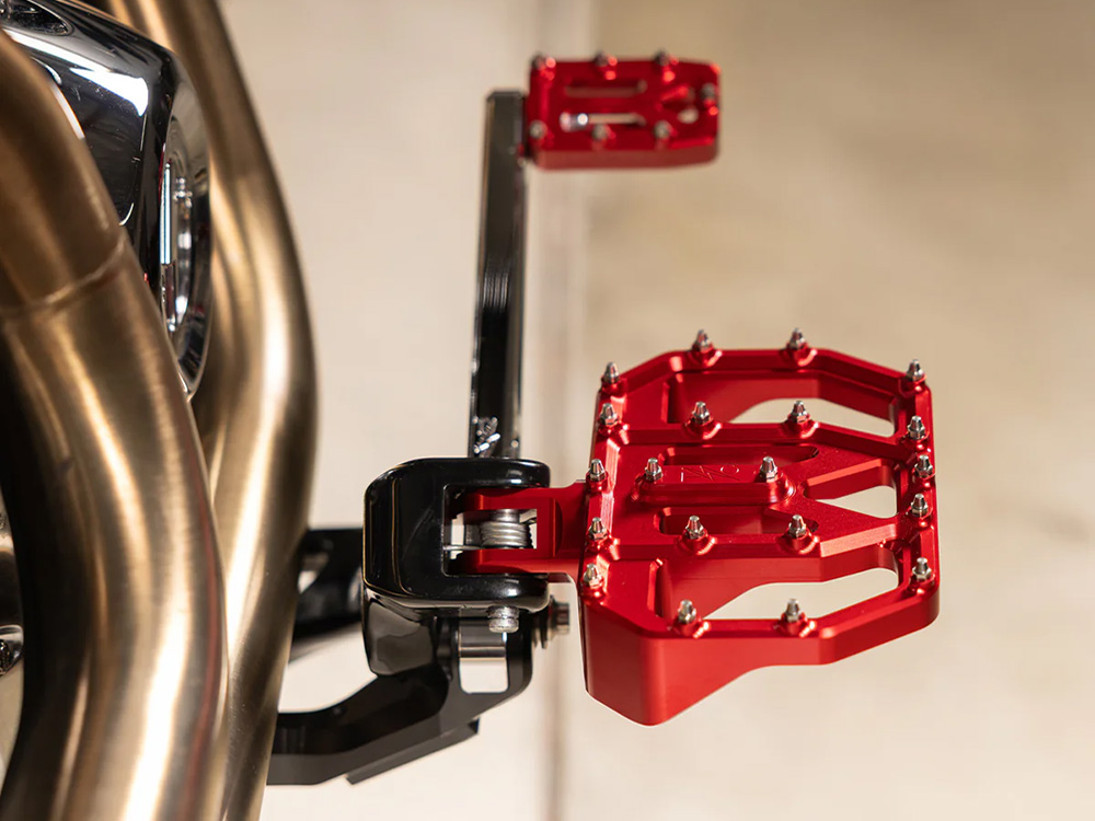 Thrashin Supply Aggressor Mini Floorboards – Red. Fits Softail 2018up Front Rider