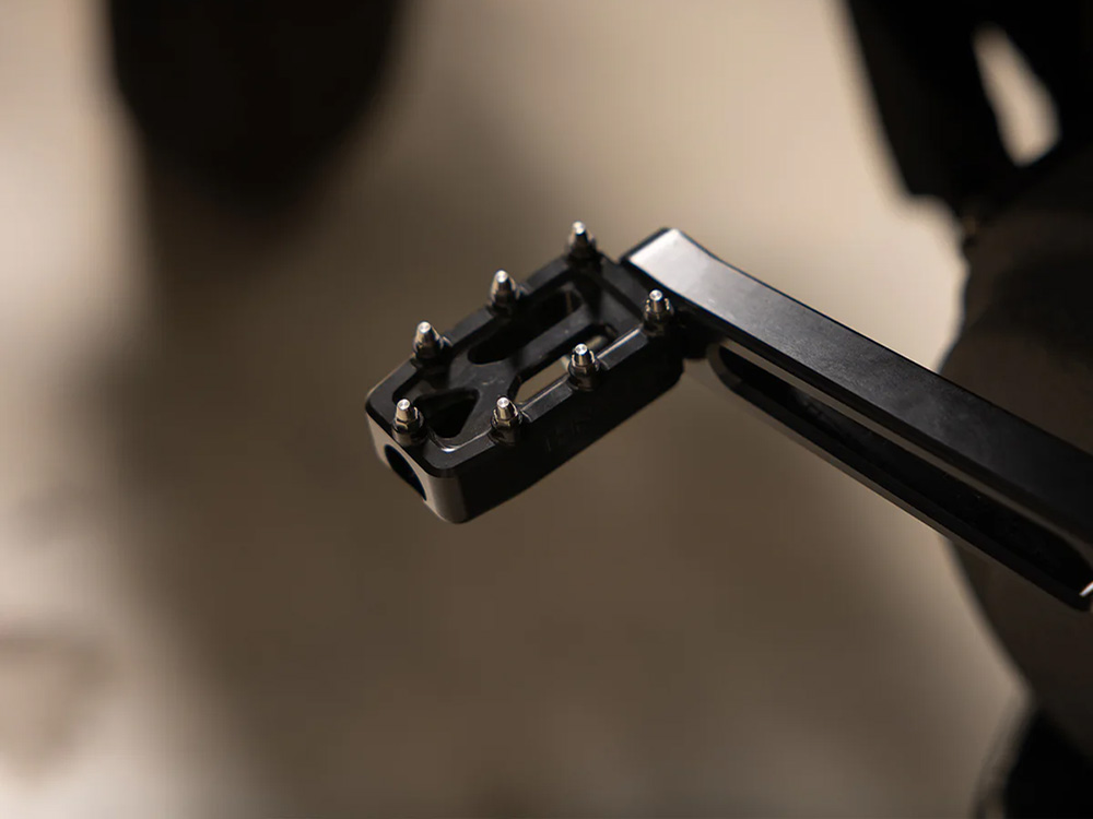 Thrashin Supply Aggressor Shift Peg – Black.