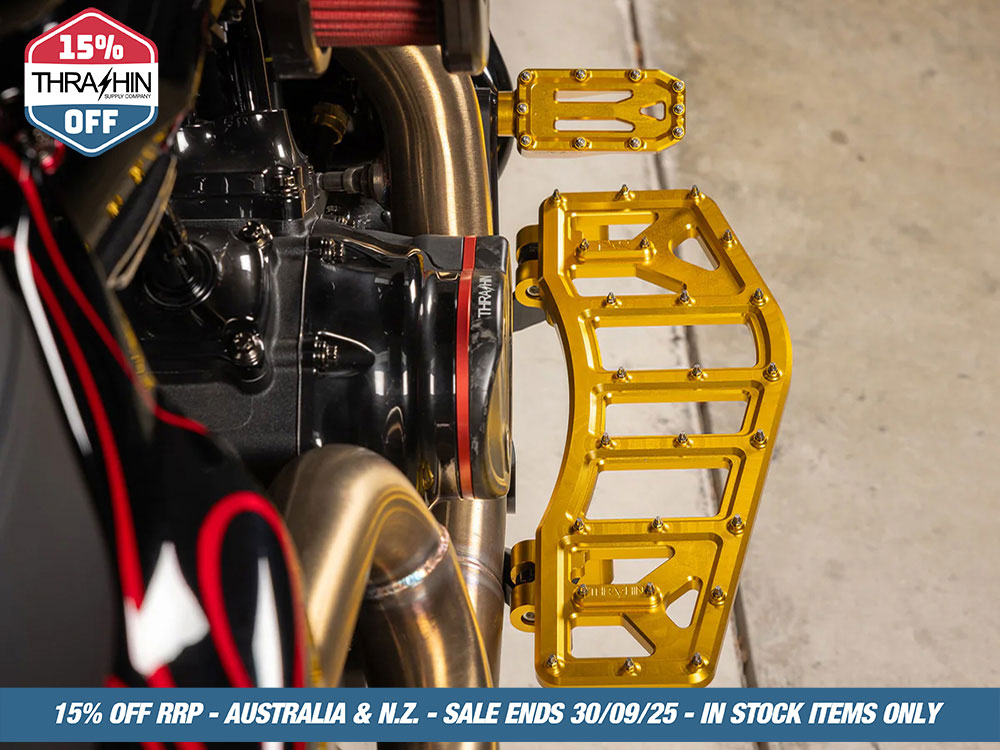 Thrashin Supply Aggressor Rider Floorboards – Gold. Fits Touring 1980up, FL Softail 1986-2017 & Dyna Switchback 2012-2016