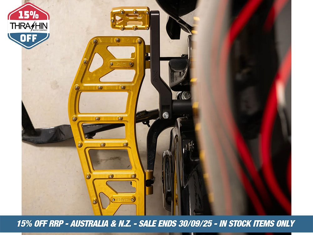 Thrashin Supply Aggressor Rider Floorboards – Gold. Fits Touring 1980up, FL Softail 1986-2017 & Dyna Switchback 2012-2016