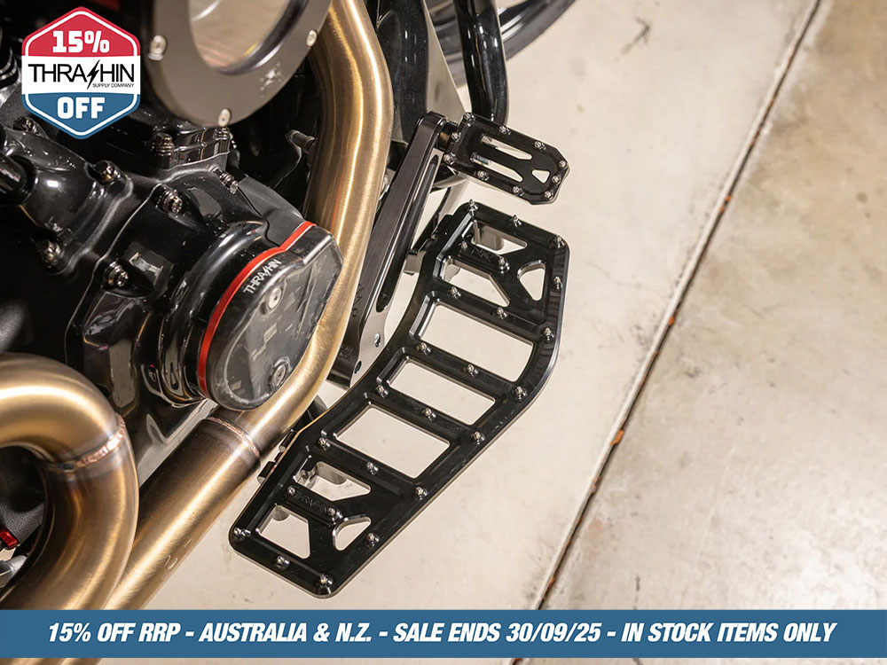 Thrashin Supply Aggressor Rider Floorboards – Black. Fits Touring 1980up, FL Softail 1986-2017 & Dyna Switchback 2012-2016