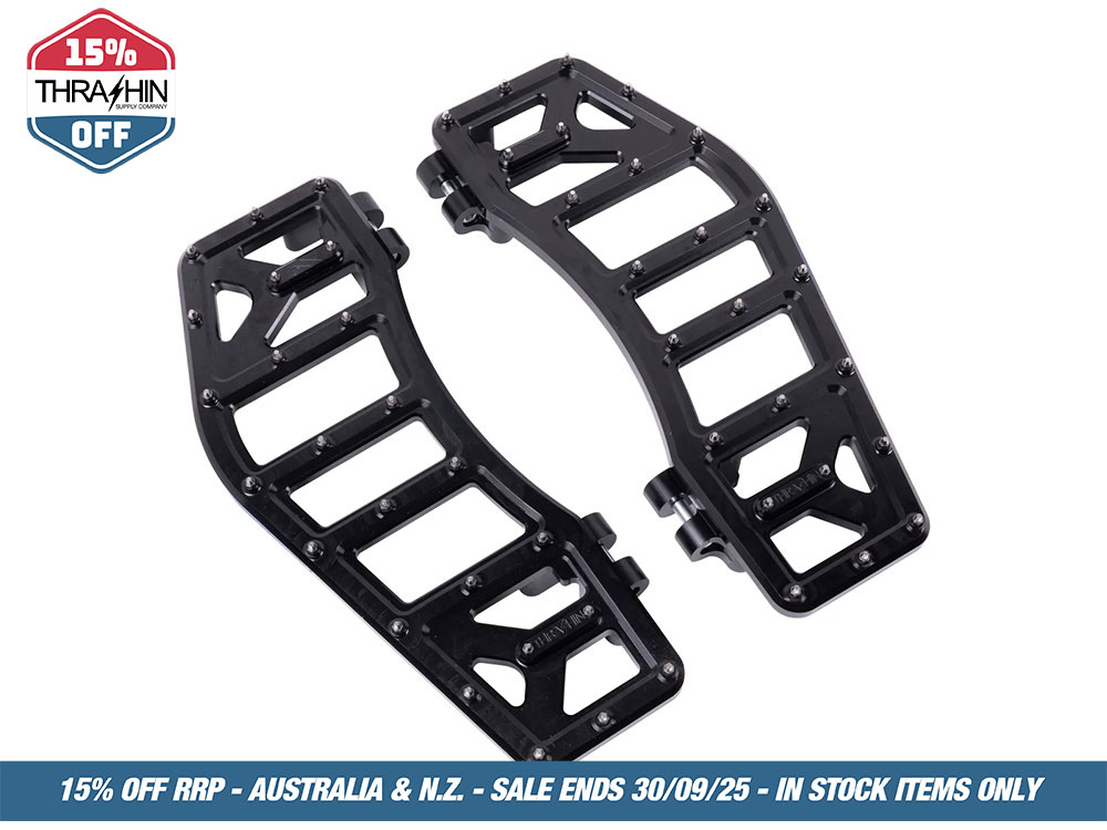 Thrashin Supply Aggressor Rider Floorboards – Black. Fits Touring 1980up, FL Softail 1986-2017 & Dyna Switchback 2012-2016