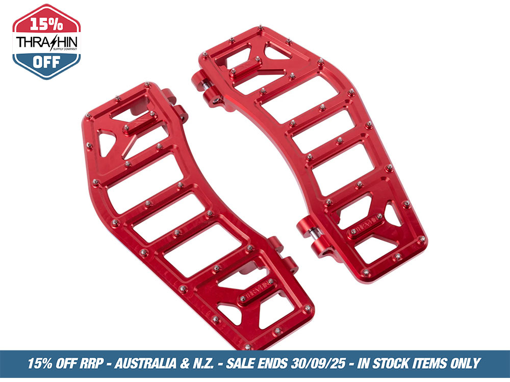 Thrashin Supply Aggressor Rider Floorboards – Red. Fits Touring 1980up, FL Softail 1986-2017 & Dyna Switchback 2012-2016