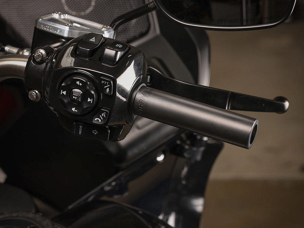 Throttle Sleeve; FLH%2724up,