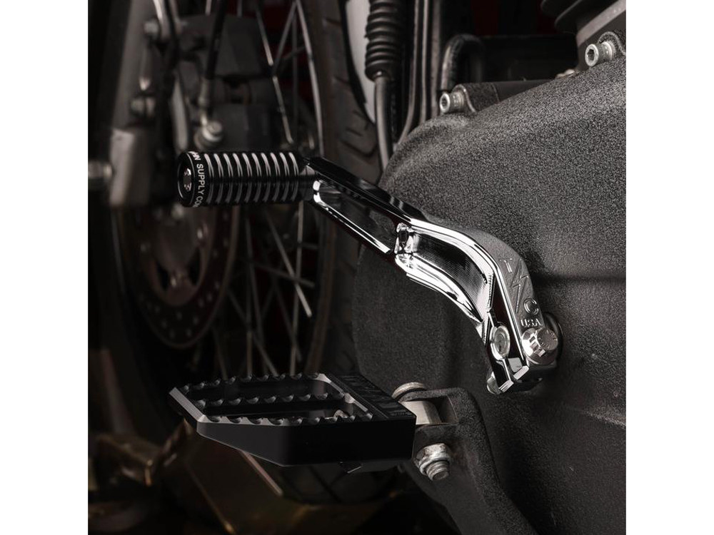 Thrashin Supply Billet Shift Lever – Chrome. Fits Dyna 1991-2017 with Mid Controls & 2018up Softail with OEM Forward Controls