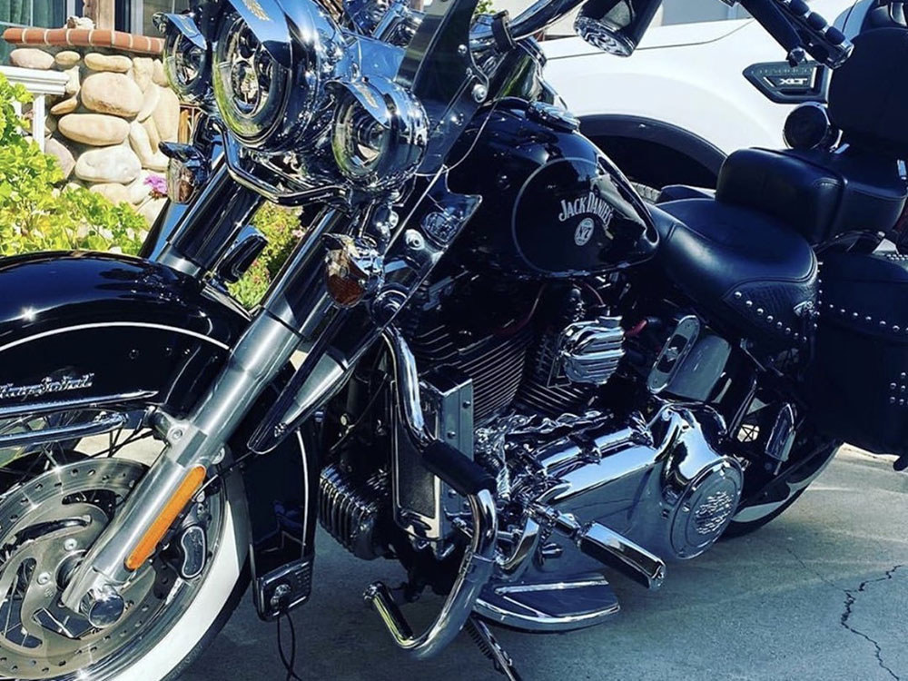 UC Fan Assisted Side Mount Oil Cooler Kit – Chrome. Fits Softail 1985-2017