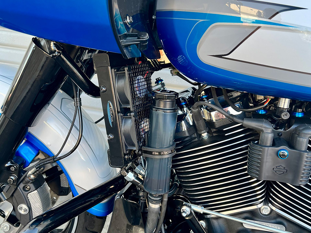 UC Fan Assisted Side Mount Oil Cooler Kit – Gloss Black. Fits CVO Touring 2023up, Street Glide & Road Glide 2024up, Touring 2025up