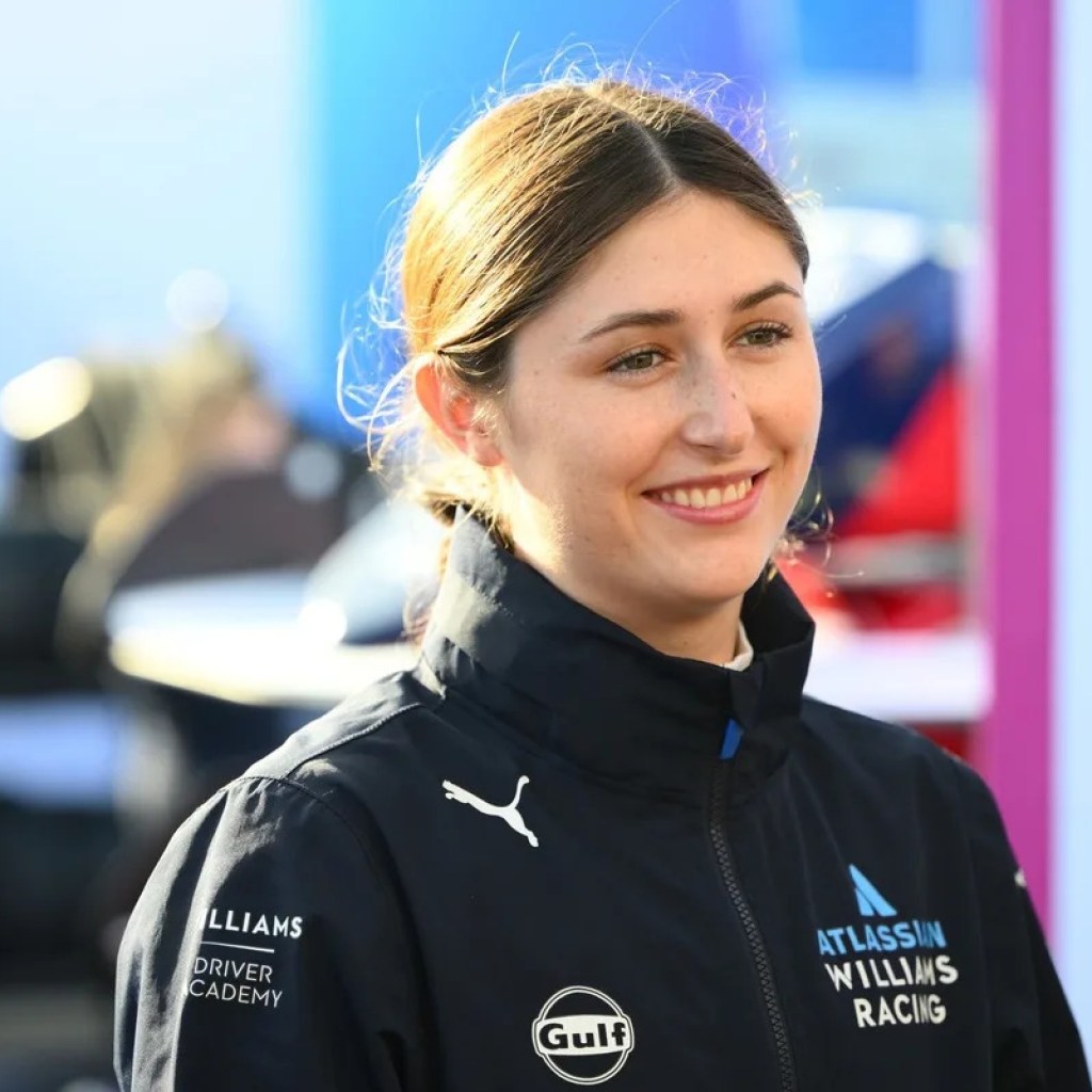 Lia Block celebrates maiden F1 Academy win after restart masterclass Lia Block celebrates maiden F1 Academy win after restart masterclass