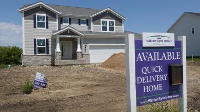 Builders sitting on a pile of unsold homes are slashing prices and offering mortgage rate deals Builders sitting on a pile of unsold homes are slashing prices and offering mortgage rate deals