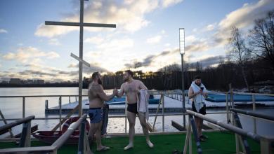 Orthodox Russians celebrate Epiphany amid unusually warm weather Orthodox Russians celebrate Epiphany amid unusually warm weather