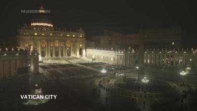 Lights go out at landmarks and monuments around the world to mark Earth Hour Lights go out at landmarks and monuments around the world to mark Earth Hour