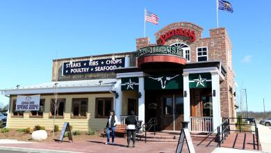 Woman suffering medical episode crashes into Mishawaka’s Saltgrass Steakhouse Woman suffering medical episode crashes into Mishawaka’s Saltgrass Steakhouse