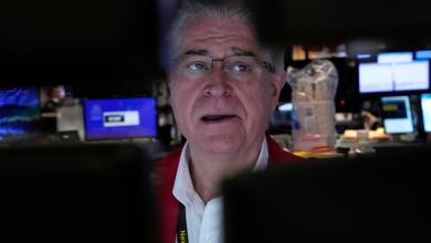 Dow sinks 350 points, S&P 500 falls for third day as tariffs send stocks on roller coaster Dow sinks 350 points, S&P 500 falls for third day as tariffs send stocks on roller coaster