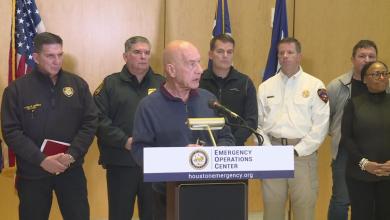 Whitmire tells residents to stay off roads during winter storm Whitmire tells residents to stay off roads during winter storm
