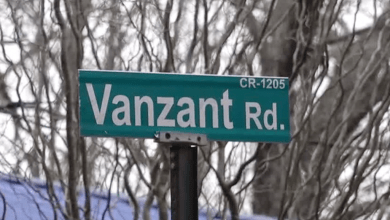 Kentucky police fatally shoot man after allegedly serving warrant at wrong home Kentucky police fatally shoot man after allegedly serving warrant at wrong home