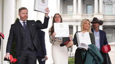 Conservative commentators seen with ‘Epstein Files’ binders after AG Bondi promises docs release Conservative commentators seen with ‘Epstein Files’ binders after AG Bondi promises docs release