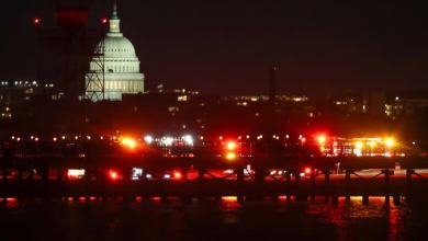 Air Traffic Controller Asked Blackhawk Helicopter If It Had American Airlines Jet ‘in Sight’ 30 Seconds Before Crash: Report Air Traffic Controller Asked Blackhawk Helicopter If It Had American Airlines Jet ‘in Sight’ 30 Seconds Before Crash: Report