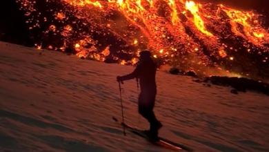 Thousands of tourists swarm active volcano, shocked when things end badly Thousands of tourists swarm active volcano, shocked when things end badly