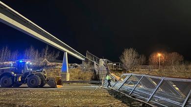 Fencing, roof of Anchorage pedestrian bridge fall in strong wind, closing highway Fencing, roof of Anchorage pedestrian bridge fall in strong wind, closing highway