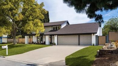 Tarek El Moussa Suffers Home Renovation Flop After Taking One Pricey Project Just To Prove to Wife Heather He Isn’t a ‘Chicken’ Tarek El Moussa Suffers Home Renovation Flop After Taking One Pricey Project Just To Prove to Wife Heather He Isn’t a ‘Chicken’