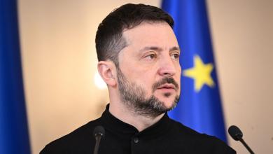 Zelensky hangs up on Macron during press briefing Zelensky hangs up on Macron during press briefing