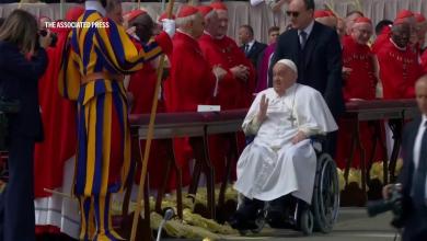 Pope Francis wishes the faithful a happy Holy Week as he joins Palm Sunday Mass in St Peter’s Square Pope Francis wishes the faithful a happy Holy Week as he joins Palm Sunday Mass in St Peter’s Square