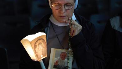 Pope Francis ‘resting’ after quiet night in hospital, Vatican says Pope Francis ‘resting’ after quiet night in hospital, Vatican says