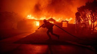 ‘Thousands of firefighters’ battling flames before high winds return in California ‘Thousands of firefighters’ battling flames before high winds return in California