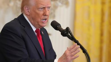 Trump places 25% tariff on imported autos, expecting to raise 0 billion in tax revenues Trump places 25% tariff on imported autos, expecting to raise 0 billion in tax revenues