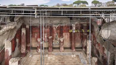 Life-sized murals discovered on walls of Pompeii home buried by volcanic eruption nearly 2,000 years ago Life-sized murals discovered on walls of Pompeii home buried by volcanic eruption nearly 2,000 years ago