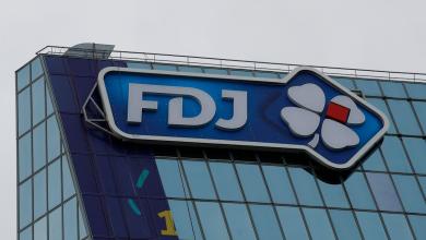 Thieves used a stolen card to buy a 3,000 lottery ticket. The victim wants to share the winnings Thieves used a stolen card to buy a 3,000 lottery ticket. The victim wants to share the winnings