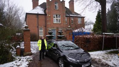 Plastic surgeon ‘stabbed doctor he hated after breaking into his house’ Plastic surgeon ‘stabbed doctor he hated after breaking into his house’