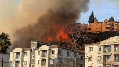 Brush fire threatening homes near Fashion Valley Mall knocked down Brush fire threatening homes near Fashion Valley Mall knocked down