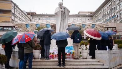 Pope Francis had peaceful night after Friday setback while hospitalized with pneumonia Pope Francis had peaceful night after Friday setback while hospitalized with pneumonia