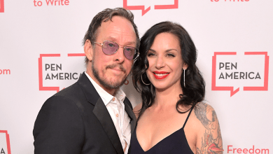 Weezer Bassist Scott Shriner’s Wife Shot During L.A. Police Chase, Authorities Say Weezer Bassist Scott Shriner’s Wife Shot During L.A. Police Chase, Authorities Say