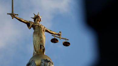 Former justice secretary Jack Straw says right to choose jury trial lets defendants ‘game’ courts Former justice secretary Jack Straw says right to choose jury trial lets defendants ‘game’ courts