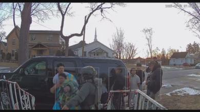Undocumented father of 4 removed from Elgin home during raid targeting different man Undocumented father of 4 removed from Elgin home during raid targeting different man