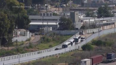 Convoy of buses leaves Ofer prison carrying Palestinian prisoners to inside the West Bank Convoy of buses leaves Ofer prison carrying Palestinian prisoners to inside the West Bank