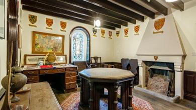 No one wanted to buy this historic house on a private island. An Airbnb guest who paid ,700 to stay there can see why. No one wanted to buy this historic house on a private island. An Airbnb guest who paid ,700 to stay there can see why.