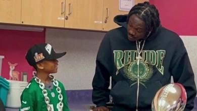 Eagles’ AJ Brown visits young fan at hospital after Super Bowl win Eagles’ AJ Brown visits young fan at hospital after Super Bowl win
