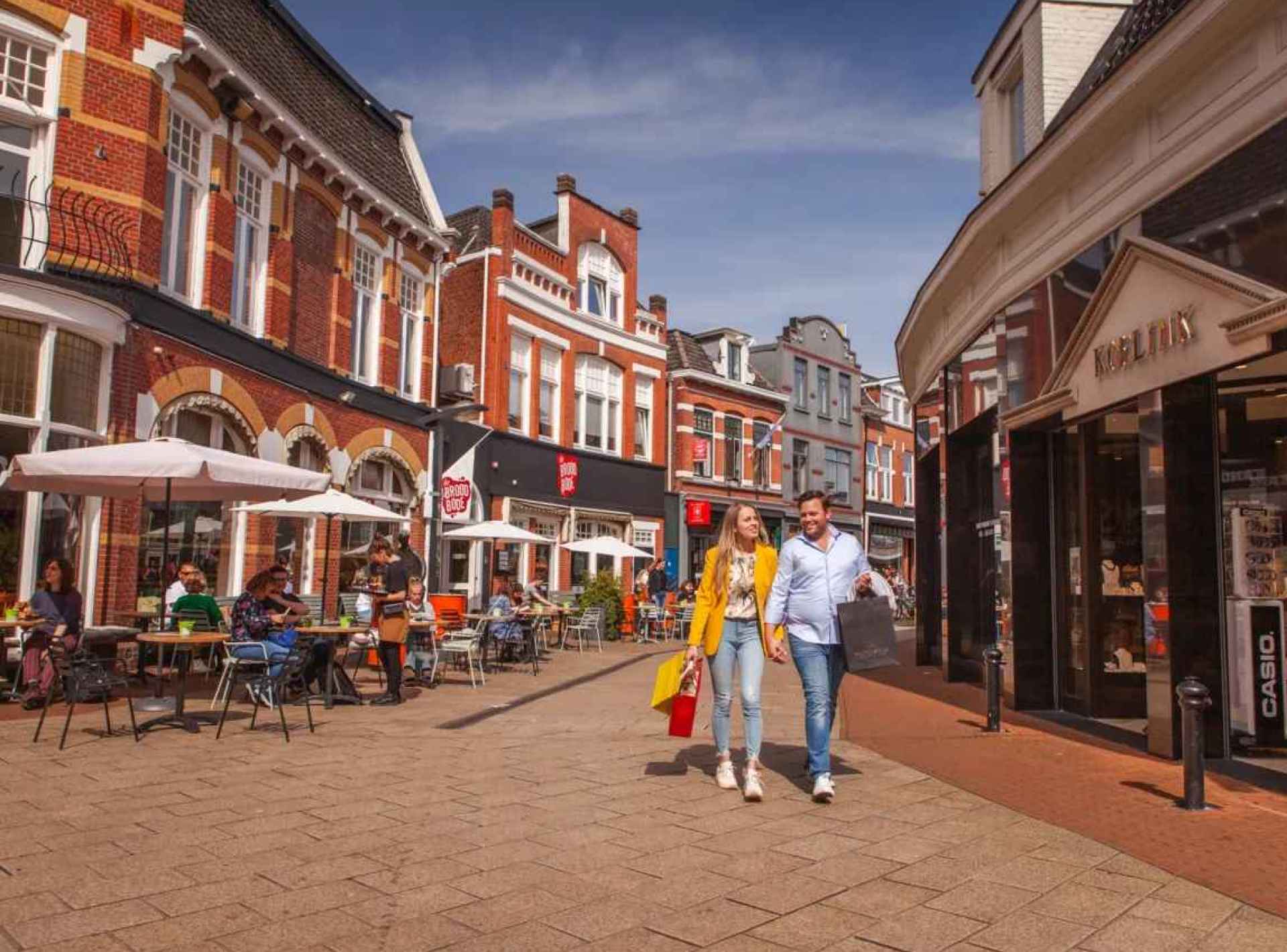 A vibrant view of Enschede's city center showcasing modern architecture and bustling streets filled with people. A vibrant view of Enschede's city center showcasing modern architecture and bustling streets filled with people.