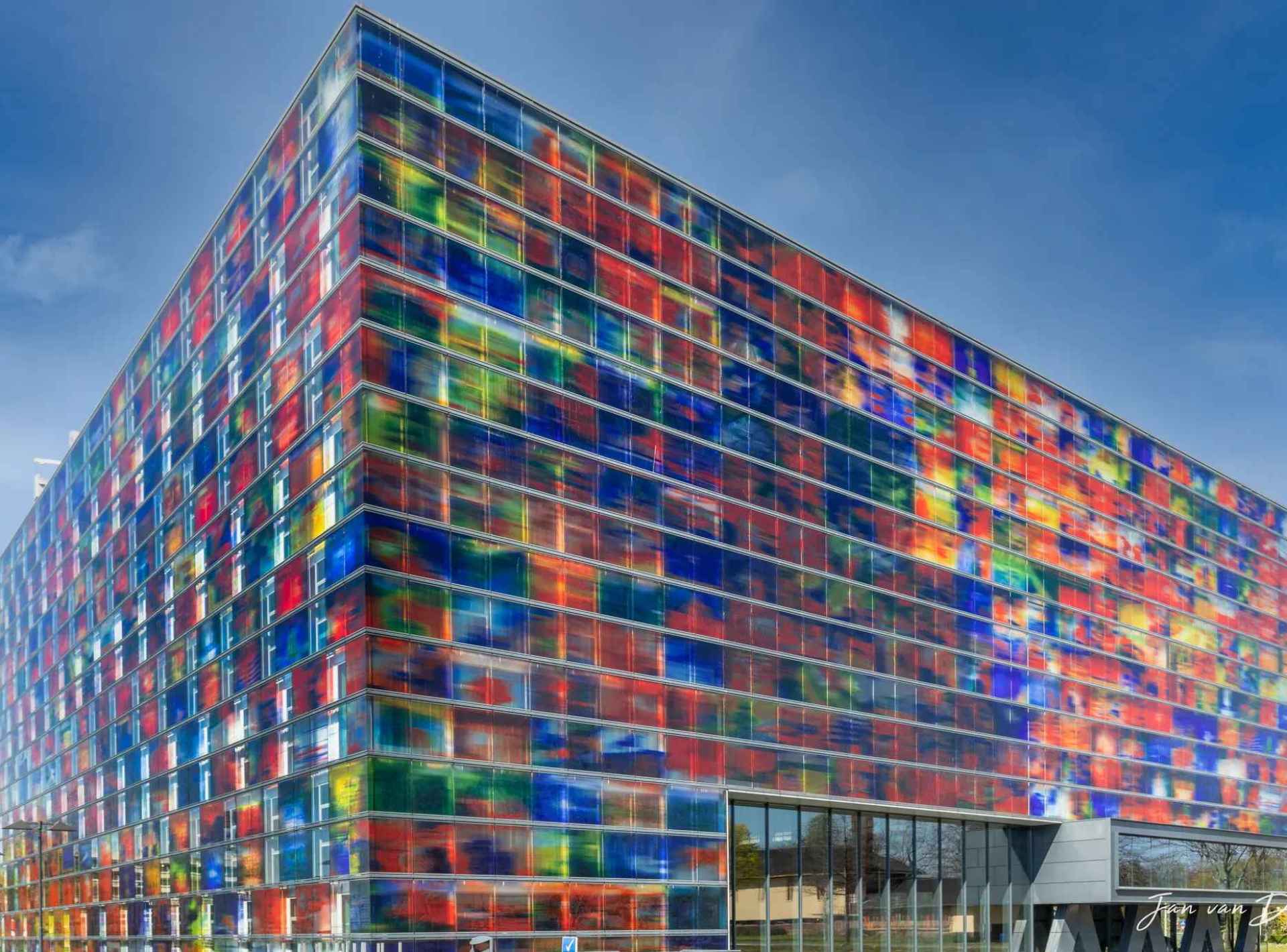 A panoramic view of Hilversum's skyline, showcasing its modern architecture and vibrant media scene against a clear blue sky. A panoramic view of Hilversum's skyline, showcasing its modern architecture and vibrant media scene against a clear blue sky.