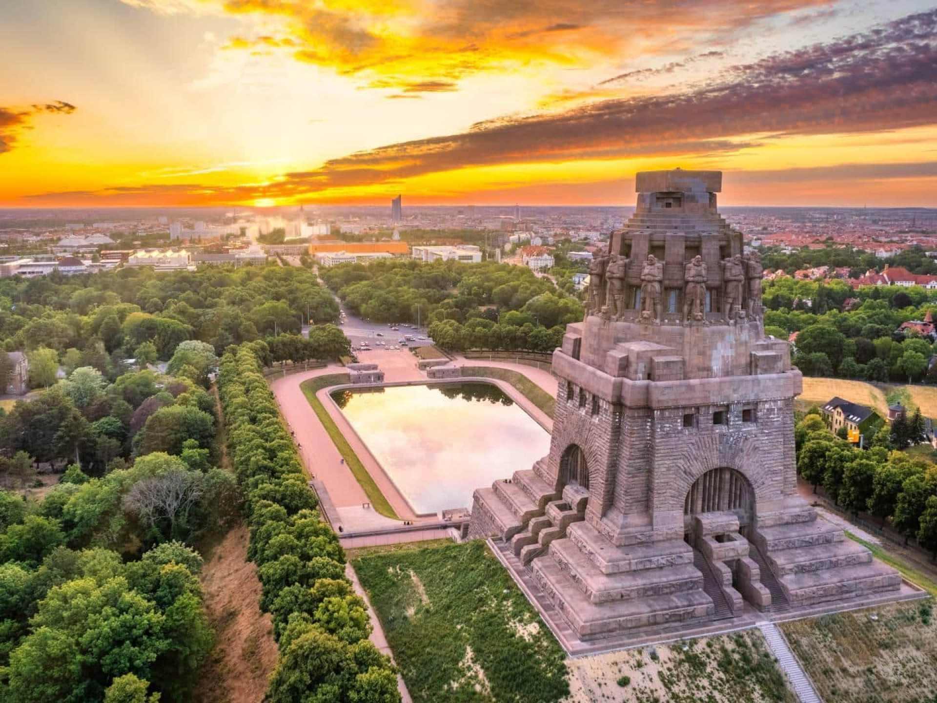 Monument to the Battle of the Nations in Leipzig, Germany, showcasing impressive architecture and historical significance. Monument to the Battle of the Nations in Leipzig, Germany, showcasing impressive architecture and historical significance.