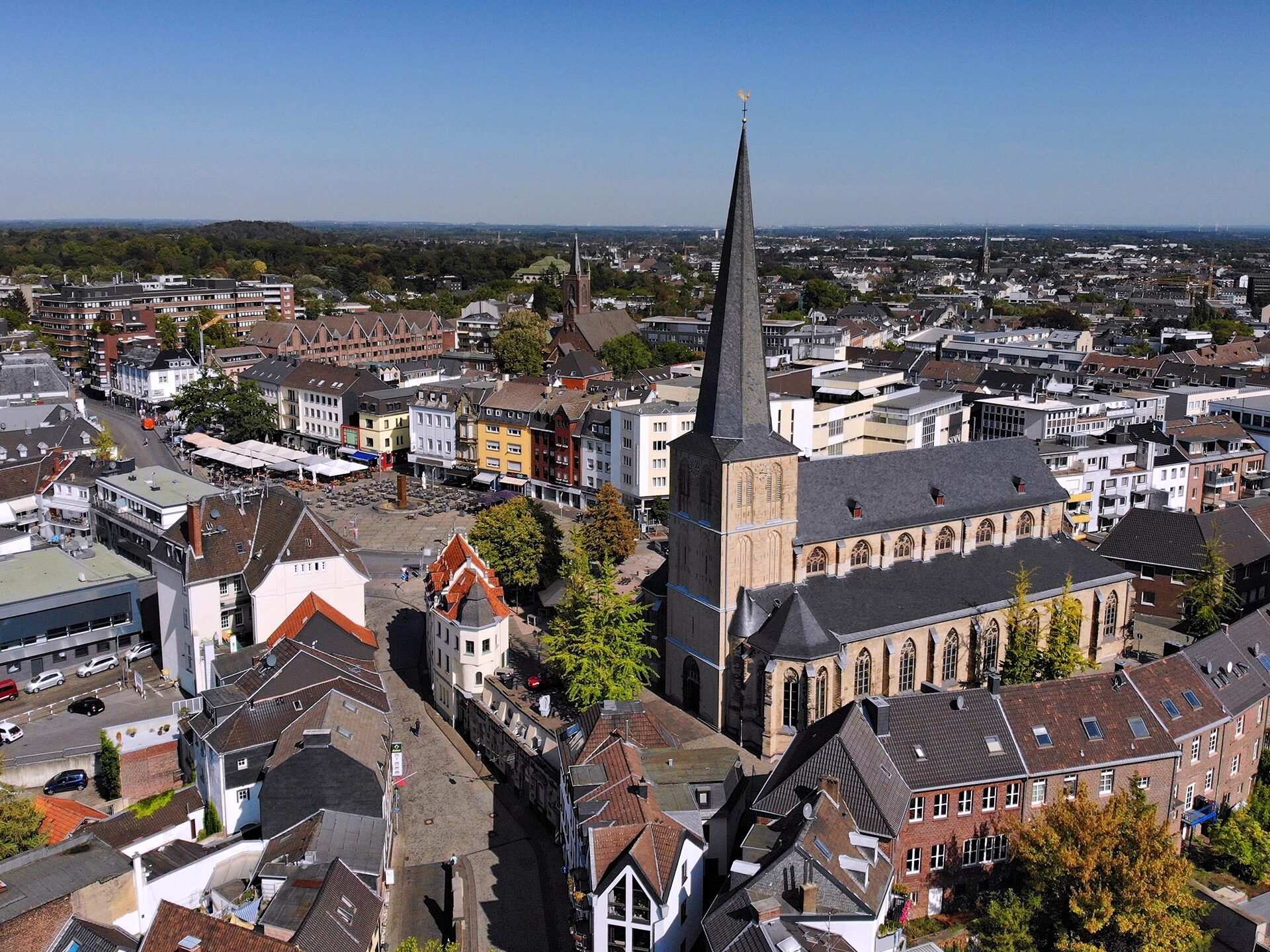 A scenic view of Monchengladbach showcasing the city's architecture and green spaces under a clear blue sky. A scenic view of Monchengladbach showcasing the city's architecture and green spaces under a clear blue sky.
