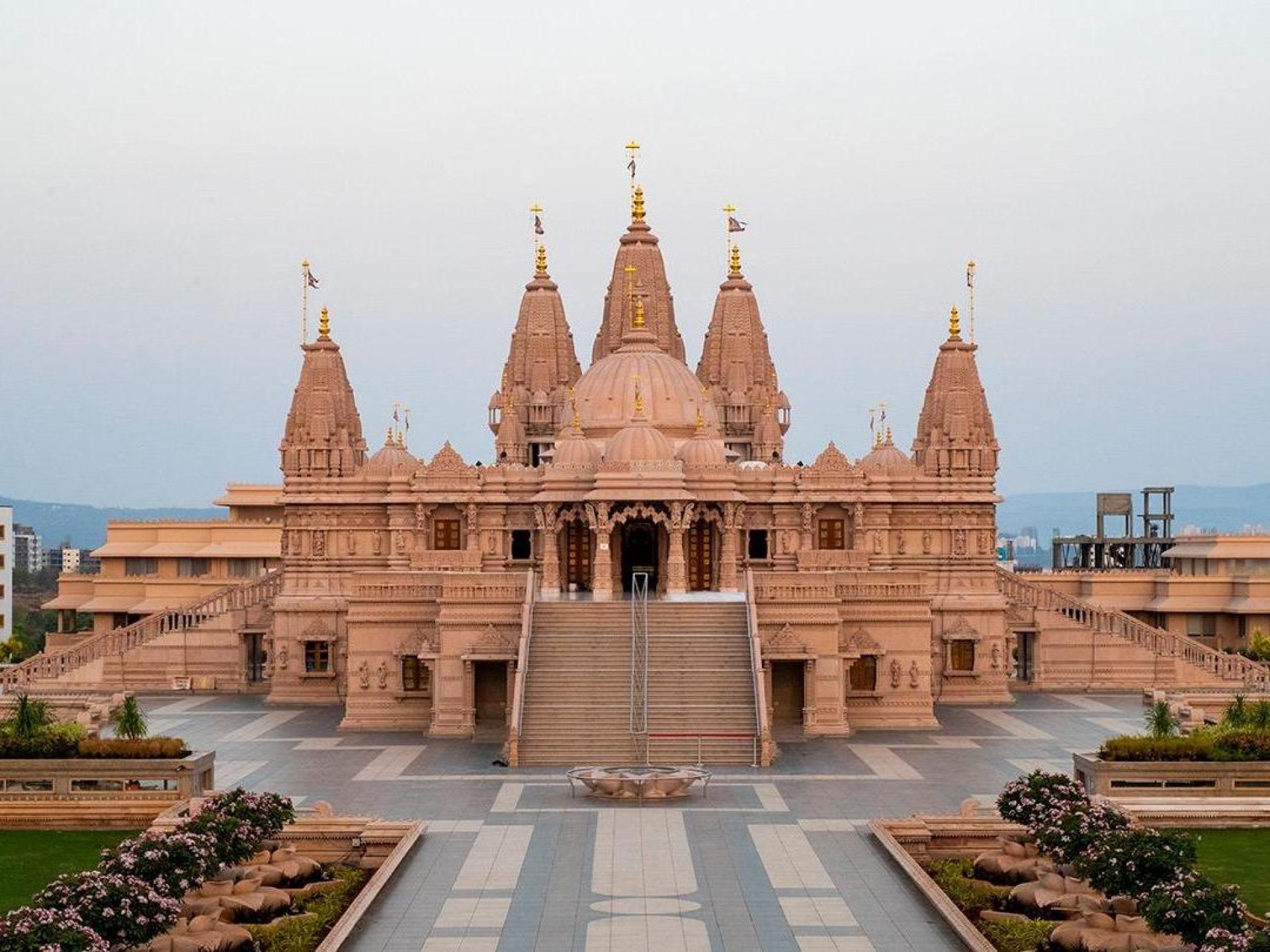 A stunning view of the Swaminarayan Temple in Nadiad, showcasing its intricate architecture and serene atmosphere. A stunning view of the Swaminarayan Temple in Nadiad, showcasing its intricate architecture and serene atmosphere.