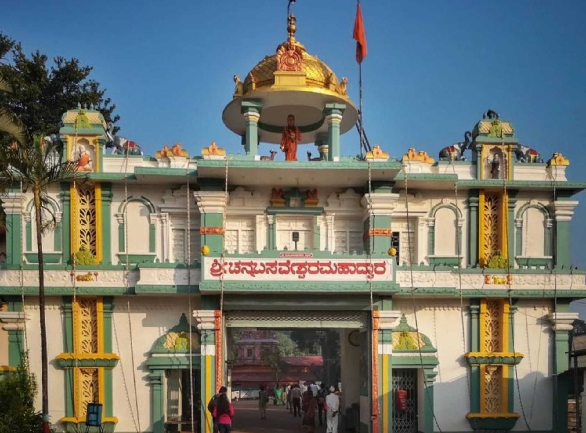 Image of Chennabasavanna Temple in Hubli-Dharwad showcasing its intricate architecture and serene surroundings. Image of Chennabasavanna Temple in Hubli-Dharwad showcasing its intricate architecture and serene surroundings.