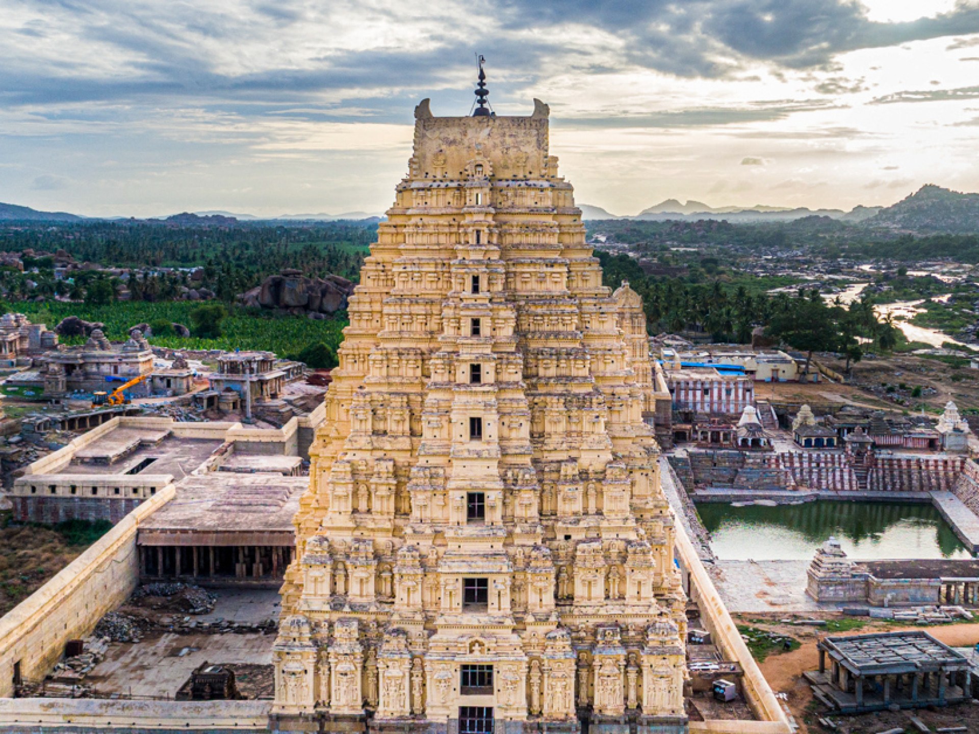 Gopuram of a temple in Tirunelveli showcasing intricate architecture and local cultural heritage. Gopuram of a temple in Tirunelveli showcasing intricate architecture and local cultural heritage.