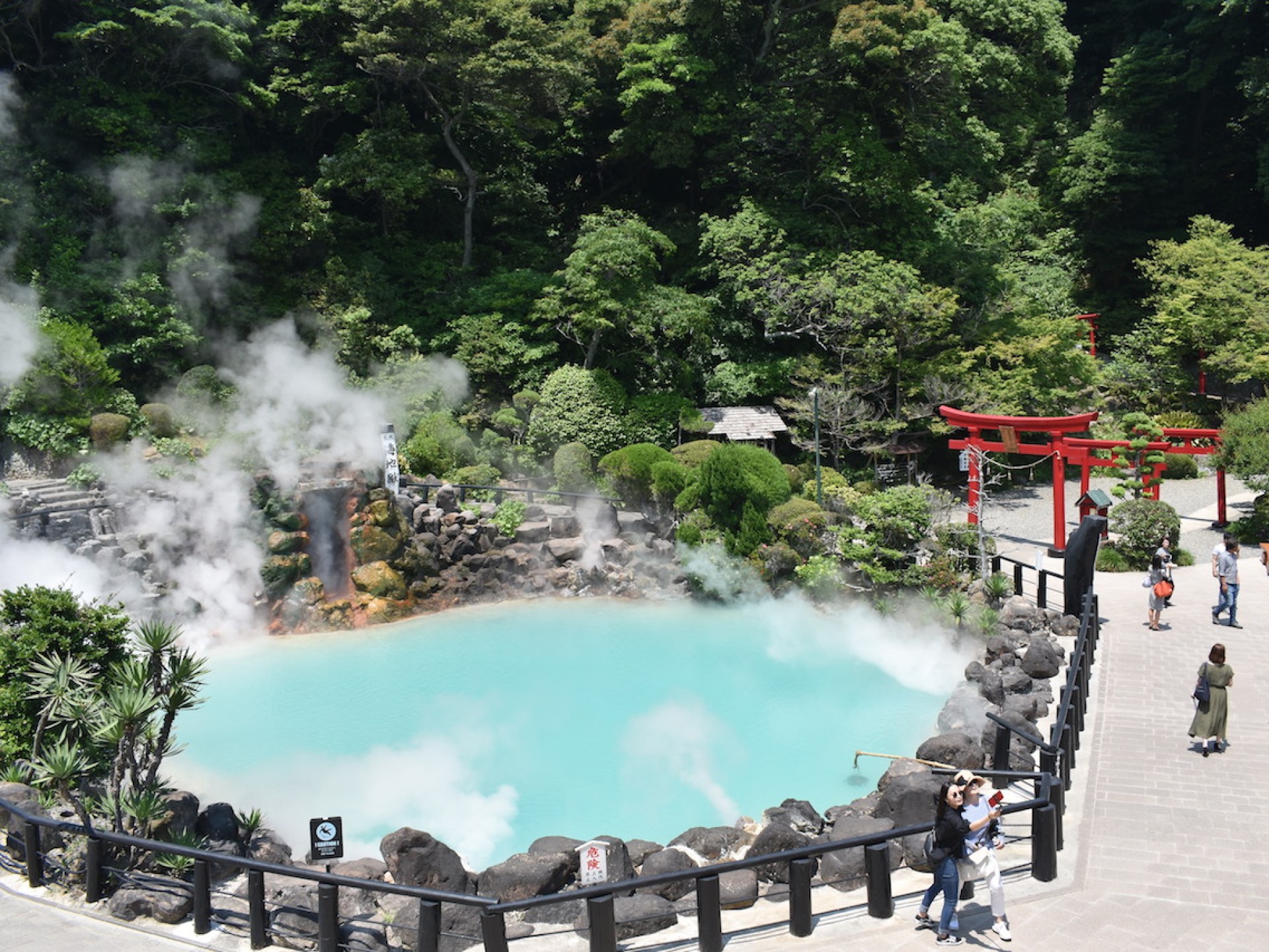 A scenic view of the Beppu Hells in Oita, Japan, featuring vibrant hot springs and unique geological formations. A scenic view of the Beppu Hells in Oita, Japan, featuring vibrant hot springs and unique geological formations.