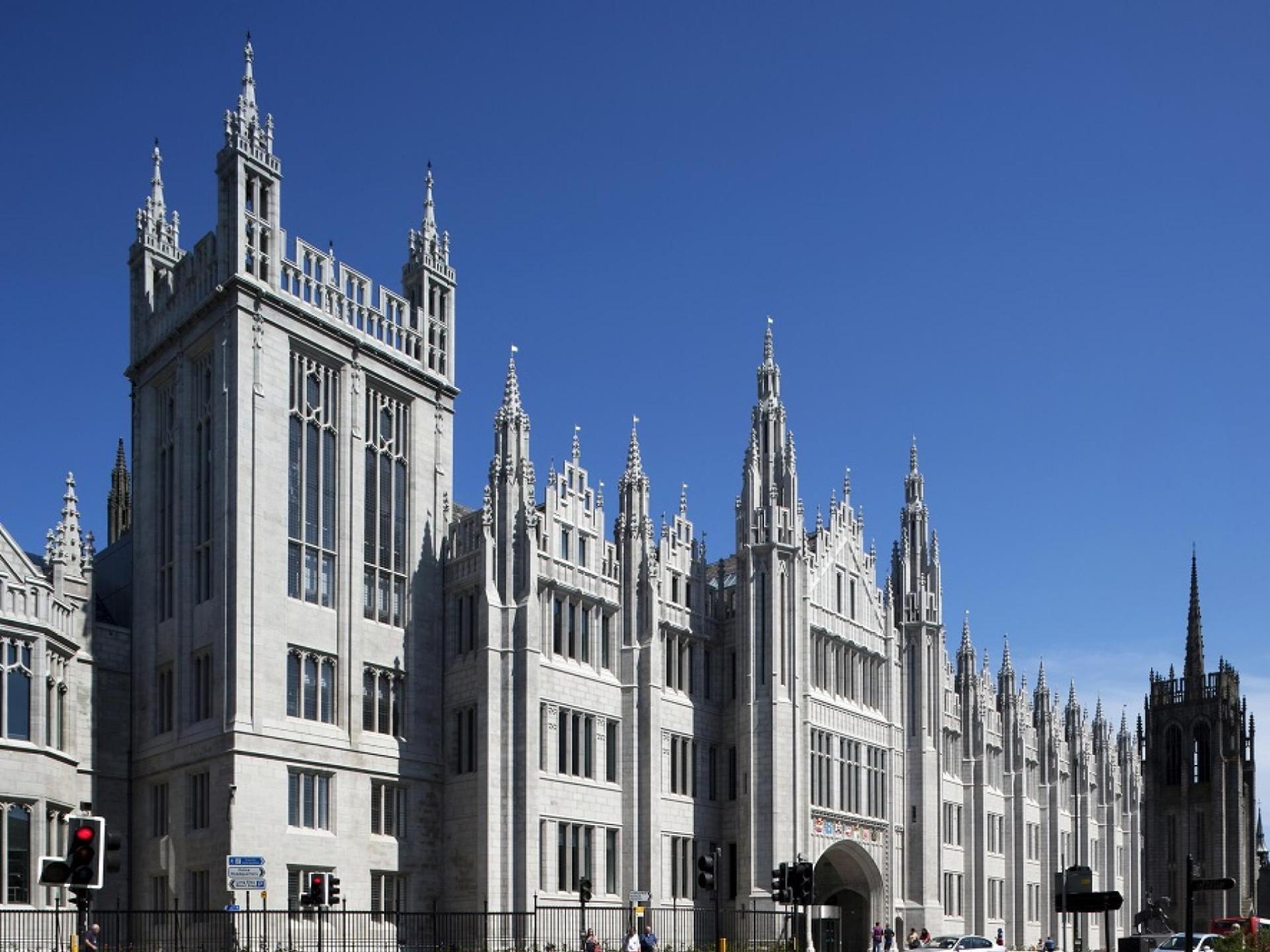 Marischal College in Aberdeen showcasing impressive architecture and a vibrant urban setting. Marischal College in Aberdeen showcasing impressive architecture and a vibrant urban setting.